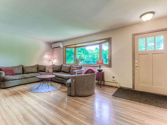 3rd image of 23290 Park St