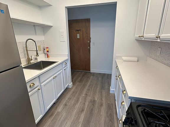 2nd image of 550 Washington Ave #6