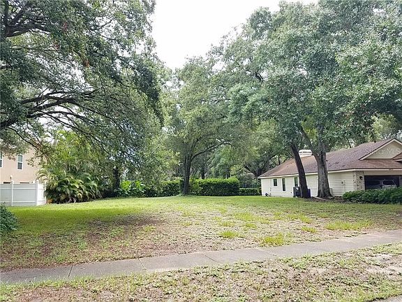 4th image of 9827 Ashley Dr