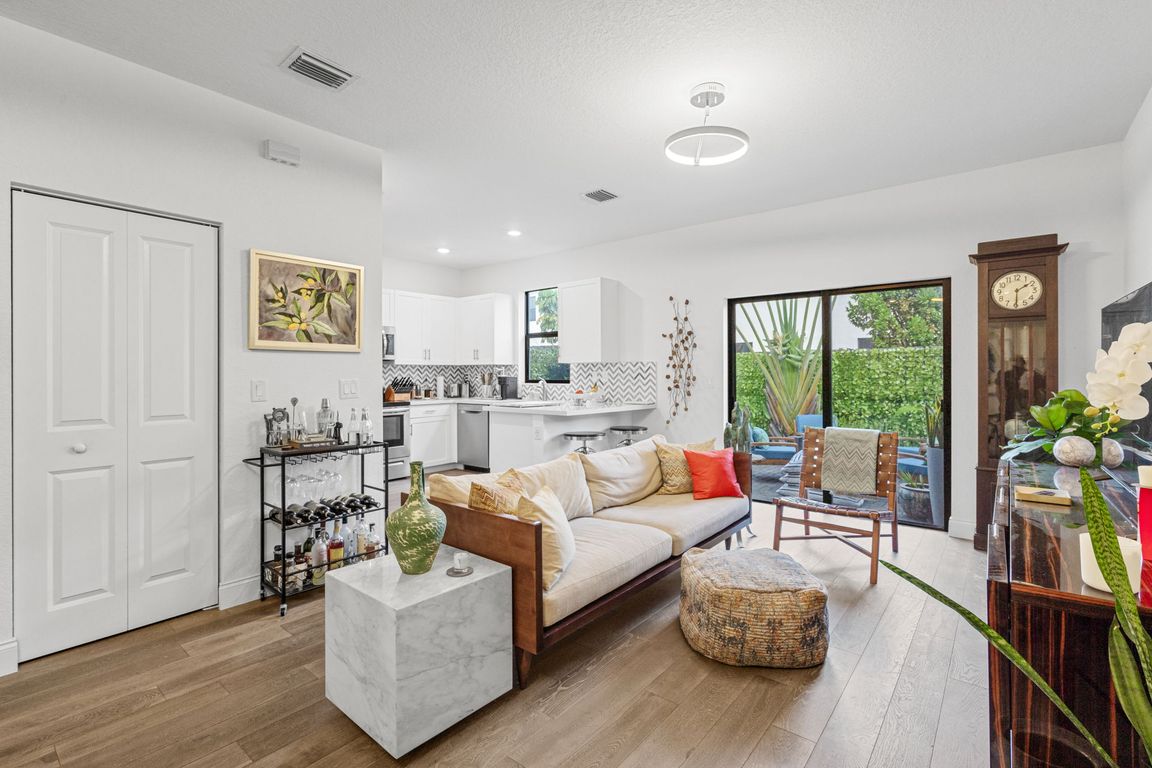 next background image