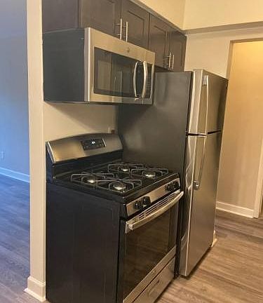 4th image of 2131 N Summit Ave #205