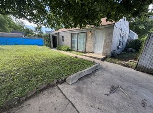 937 Montgomery Ave, Aurora, IL 60506