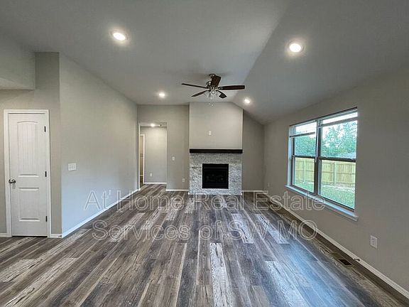 5th image of 353 Rabbit Run St