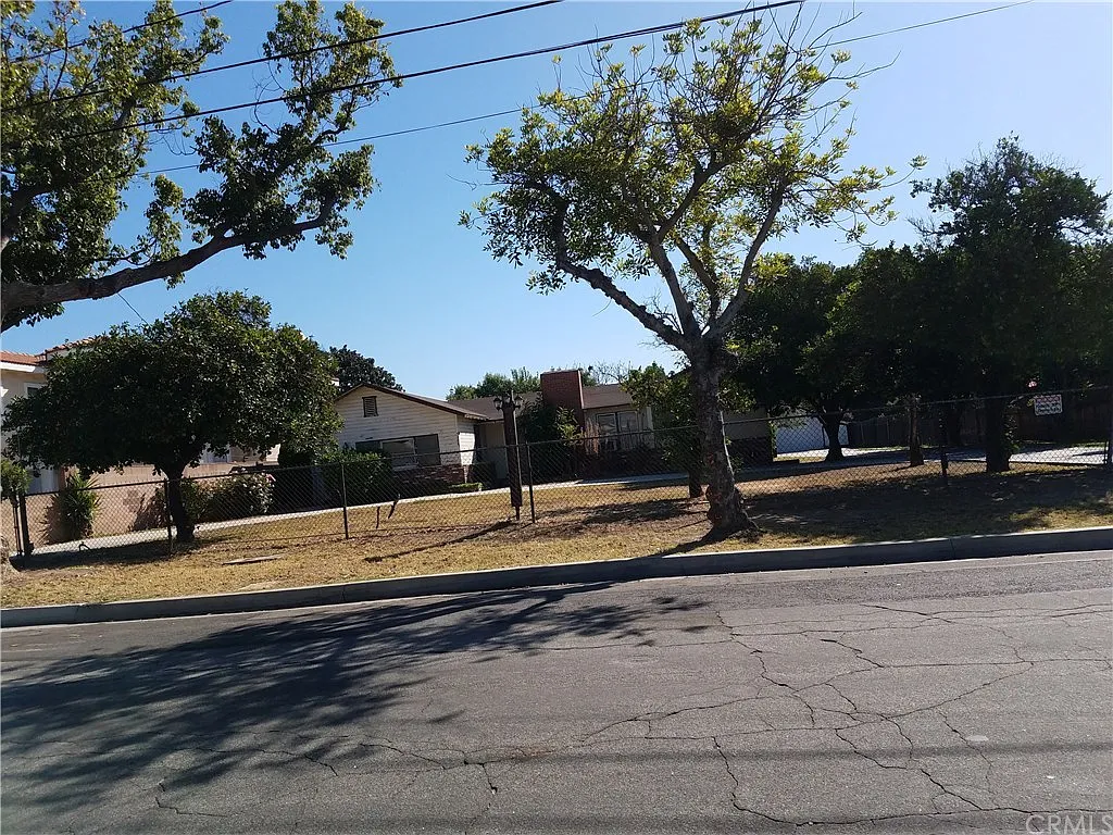 5208 Doreen Ave photo 1