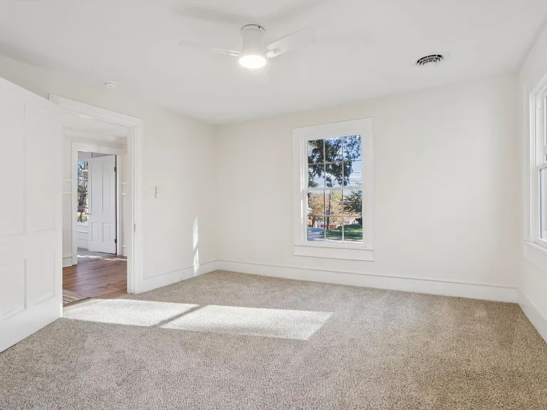 107 N High St — Photo 17
