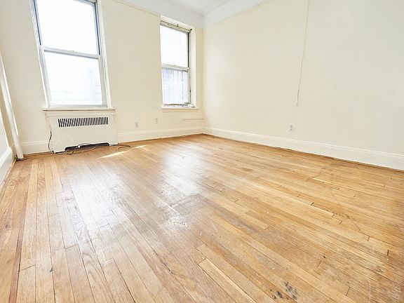4th image of 25 Monroe St #1C2