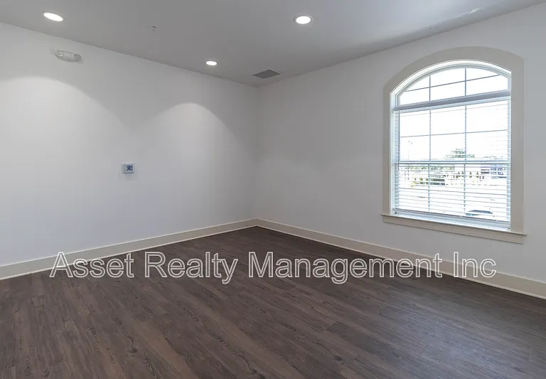 1120 Franck St #206 — Photo 8