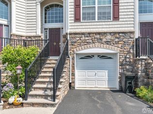 9 McGowan Ct, Old Bridge, NJ 08857