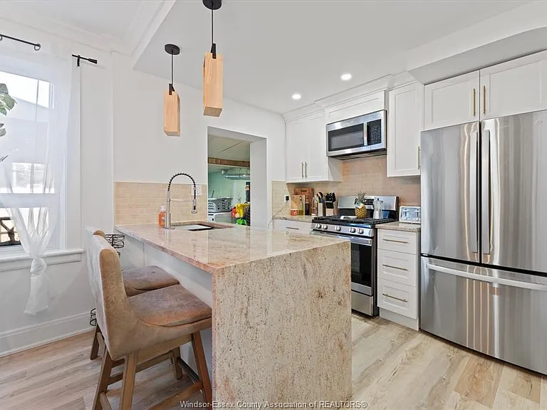 1263 Monmouth Rd — Photo 10