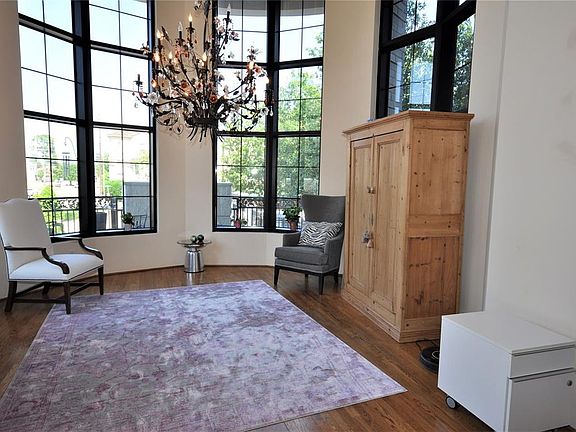 3rd image of 1005 S Shepherd Dr APT 201