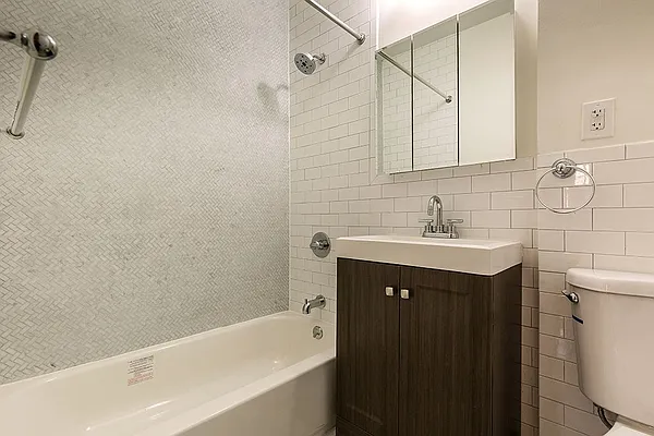 Rented by Dixon Advisory USA Inc. | media 11