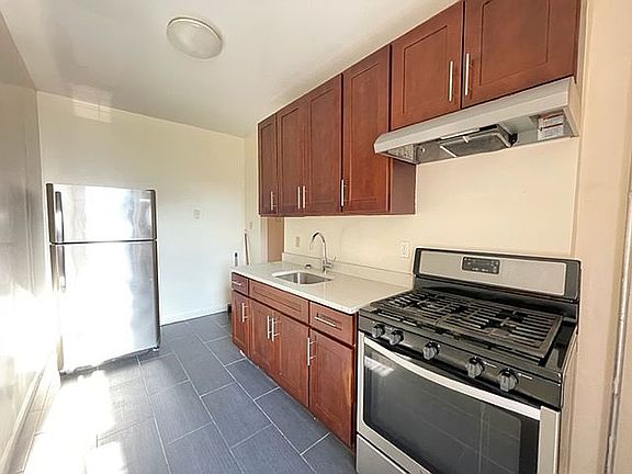 2nd image of 969 Carroll St APT B8