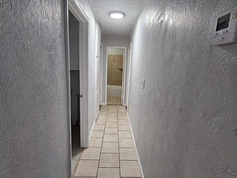2505 NW Lincoln Ave — Photo 5