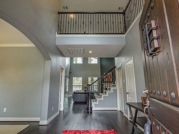 4th image of 139 W Wading Pond Cir