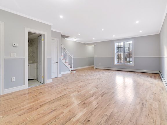 3rd image of 11549 227th St