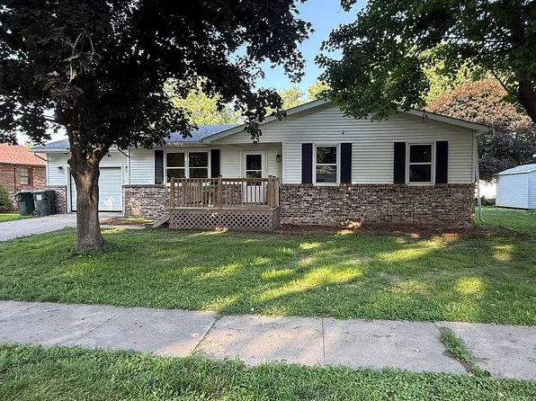 305 S 4th St, Eddyville, IA 52553