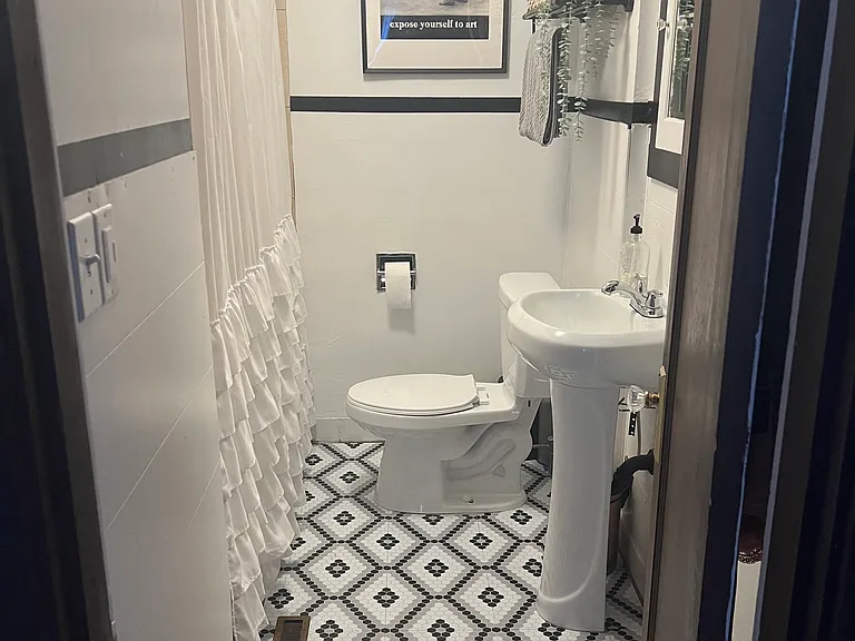 The bathroom! This sits between both bedrooms
