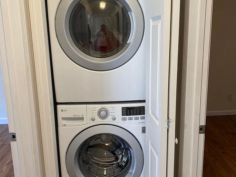 Stacked Washer/Dryer (Full Size)
