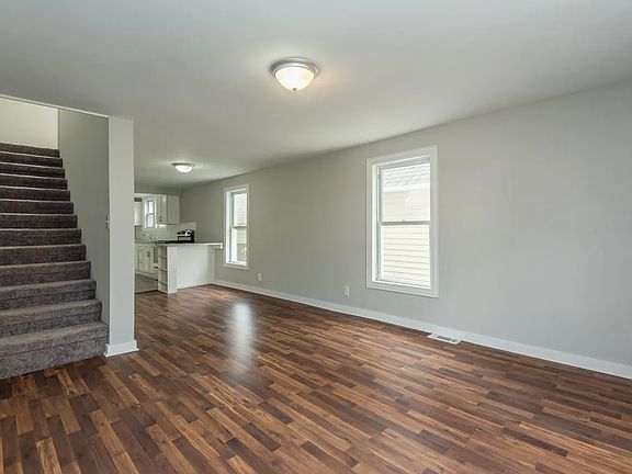 3rd image of 324 E Emerald Ave