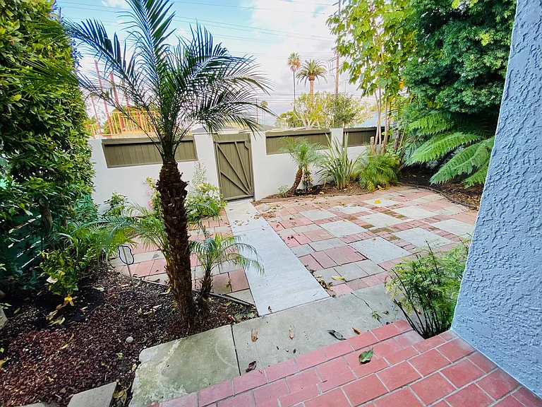 4919 S Centinela Ave — Photo 14