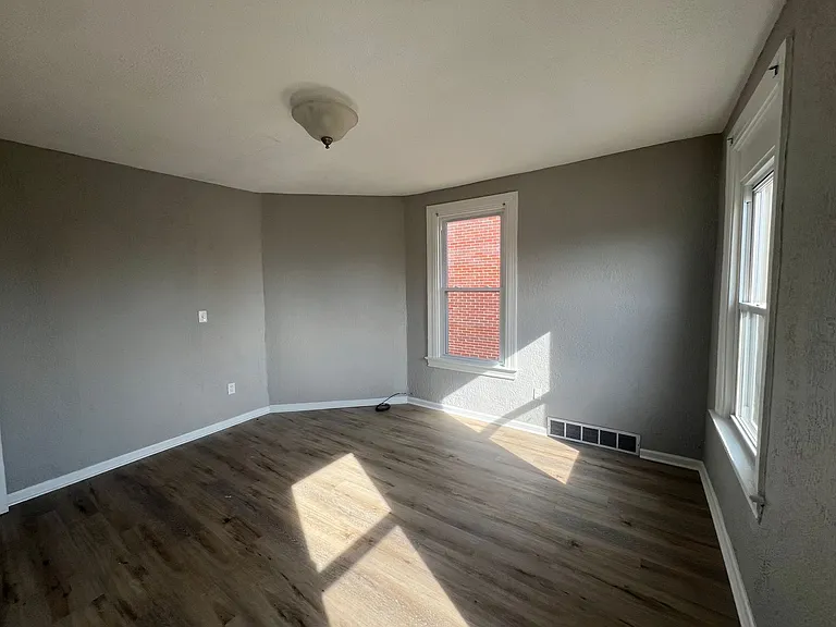 7429 Park Avenue — Photo 12