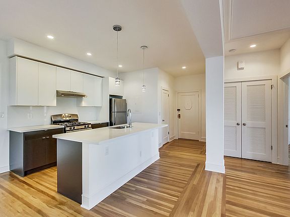 4th image of 1360 Lombard St APT 503
