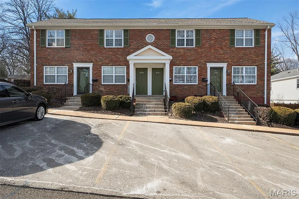 1513 Swallow Dr photo 1