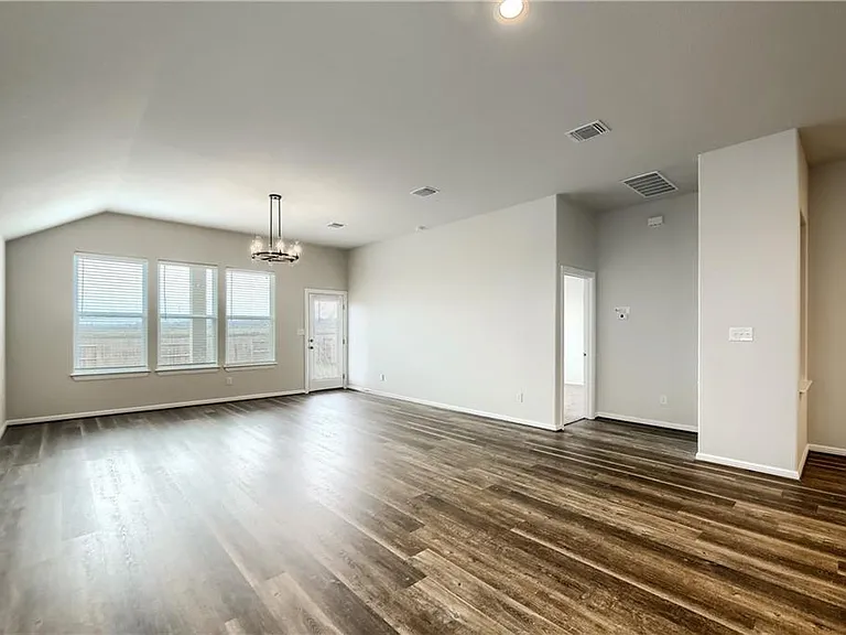 113 Thurston Dr — Photo 12