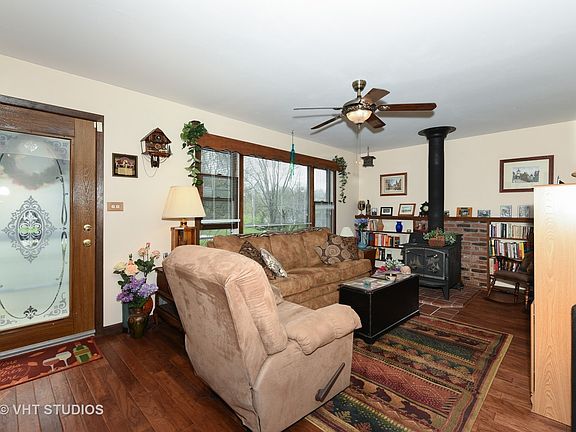 3rd image of 292 Deerpath Ln
