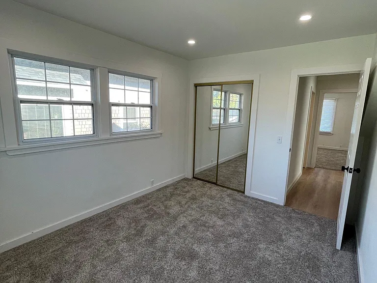 1206 N Anderson St — Photo 12