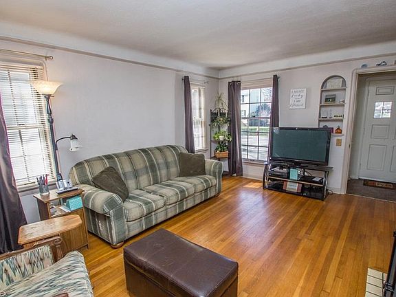 4th image of 3223 W 142nd St