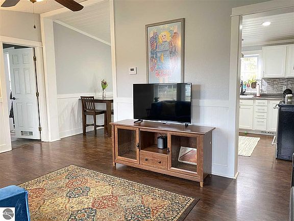 3rd image of 705 Gitchegumee Dr