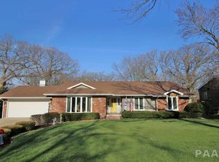 6609 N Rustic Oak Ct, Peoria, IL 61614
