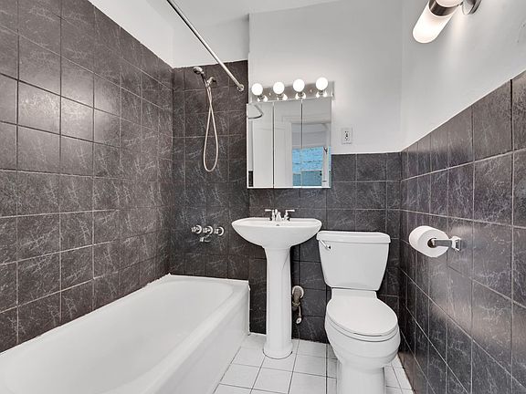 4th image of 252 E 32nd St APT 3W