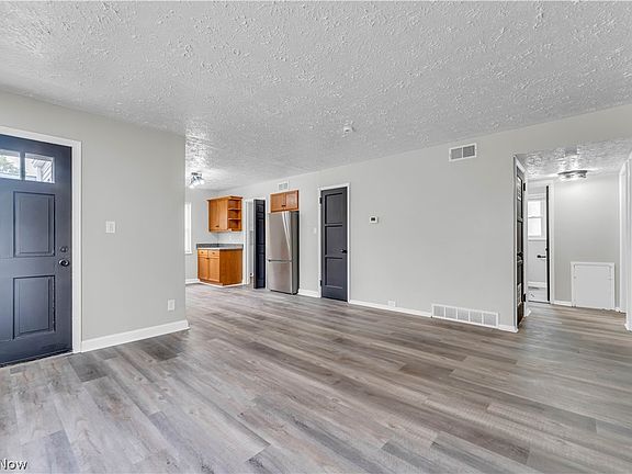 3rd image of 4026 W 144th St