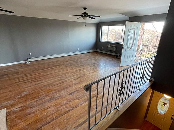 3rd image of 19818 47th Ave #3F