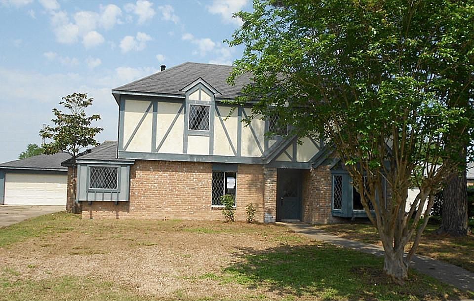 1st image of 2822 Meadowcreek Dr