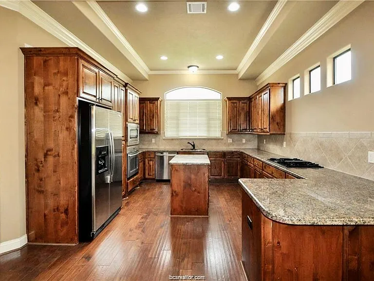 15615 Wood Brook Ln — Photo 2