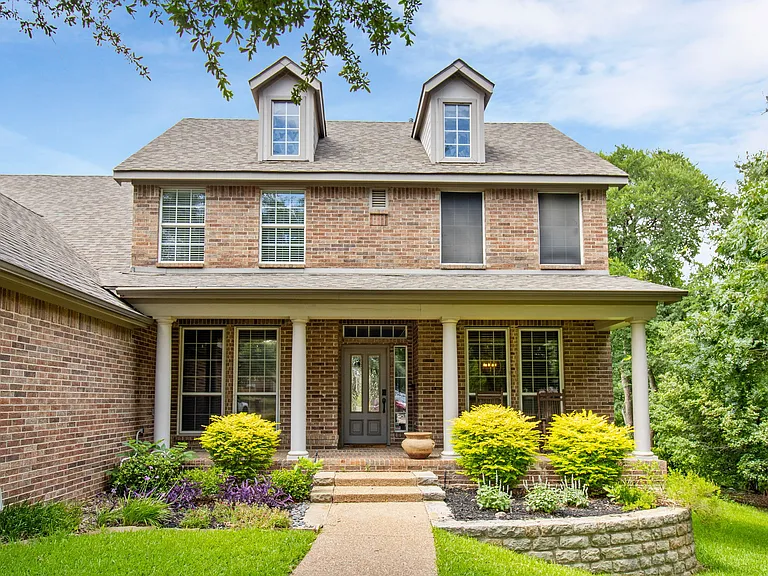 202 Stone Hollow Ct — Photo 2