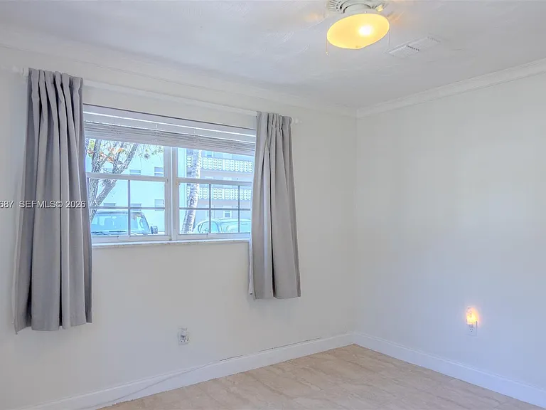 729 NE 2nd Ct — Photo 33