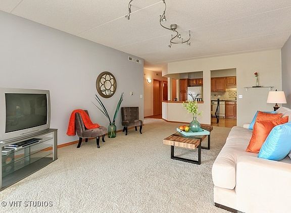 3rd image of 5555 N Cumberland Ave Unit 507