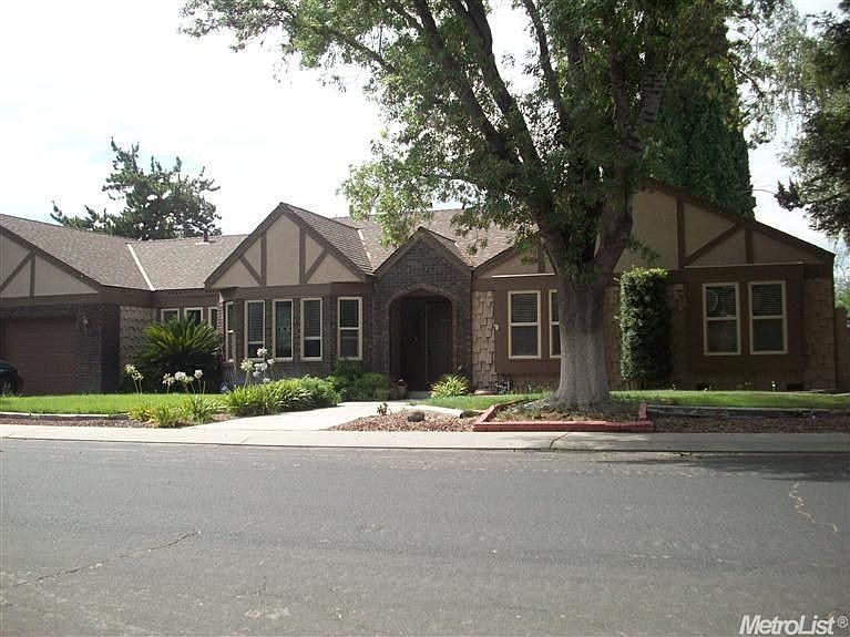 1st image of 2721 Raintree Pl