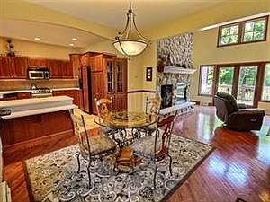 5th image of 8440 Canterbury Dr #8440