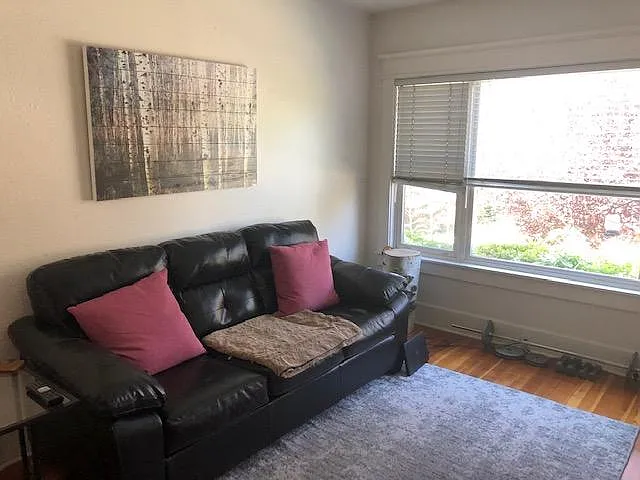 528 N Main St — Photo 3