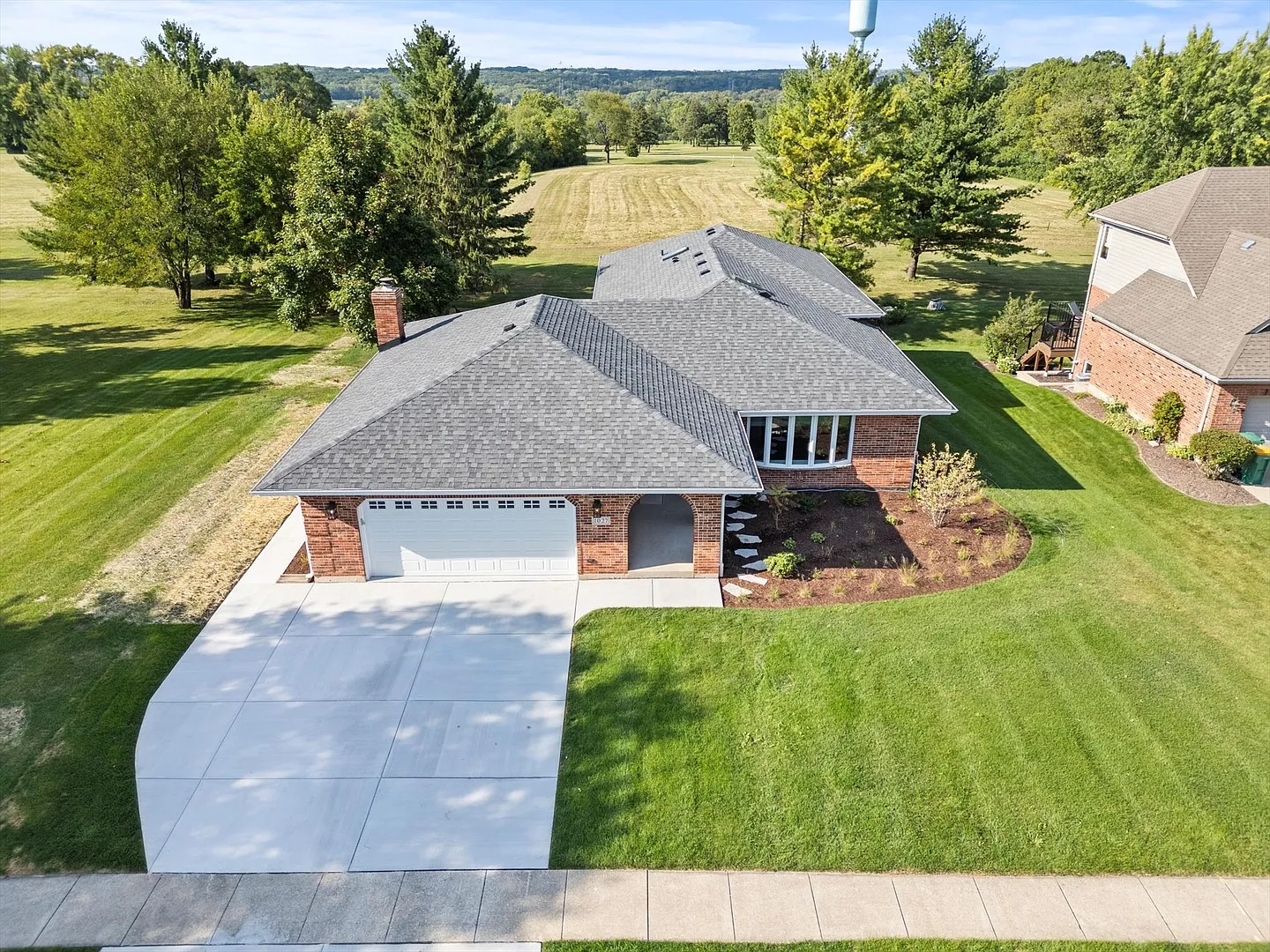 1027 Blacksmith Ln photo 1