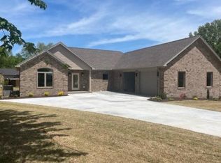 421 N Willowbrook Dr, Paris, TN 38242