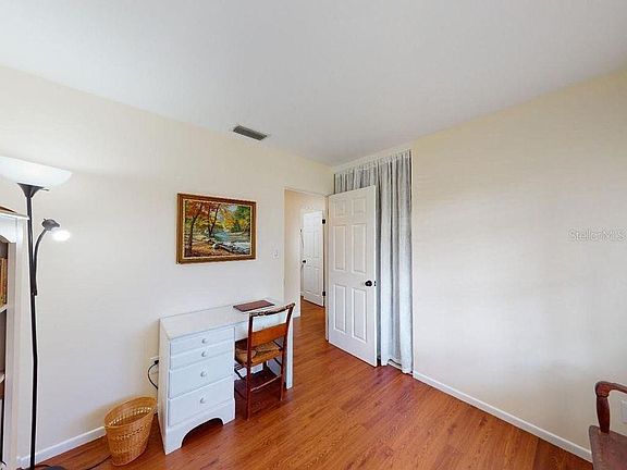 3rd image of 3930 Chaucer Ln