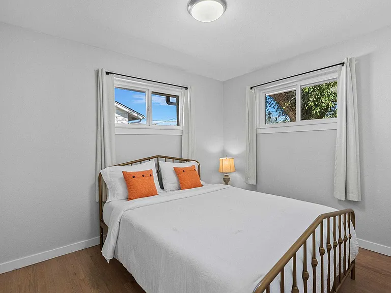 5330 Johnson St — Photo 13