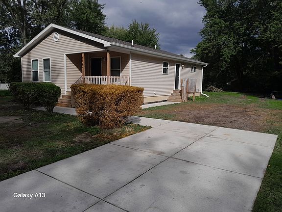 3rd image of 3327 Viking Rd