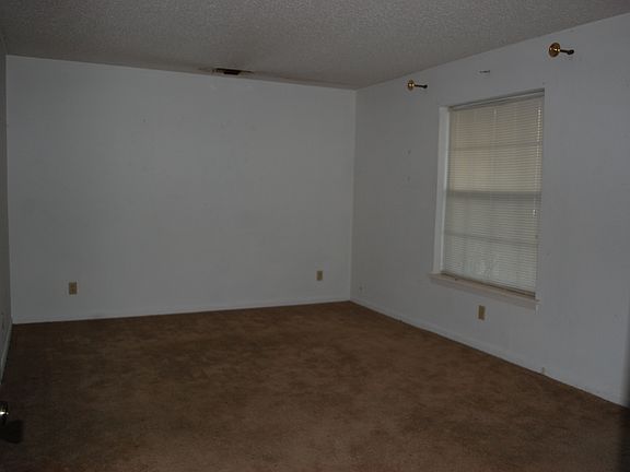 3rd image of 1220 E 42nd St